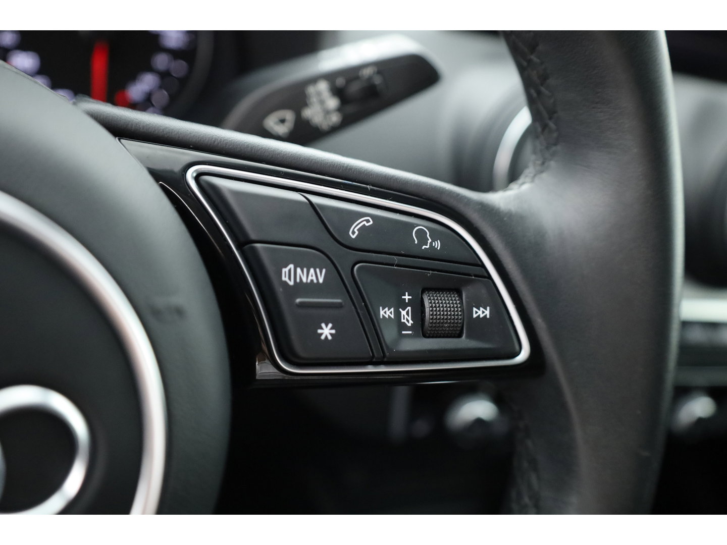 Audi Q2 30 TFSI Business Line | RIJKLAAR!! | Adapt. Cruise | Navi By App | CarPlay | Cruise | Stoelverw. | Camera | Airco