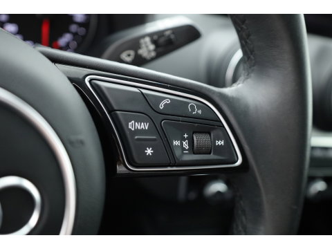 Audi Q2 30 TFSI Business Line | RIJKLAAR!! | Adapt. Cruise | Navi By App | CarPlay | Cruise | Stoelverw. | Camera | Airco