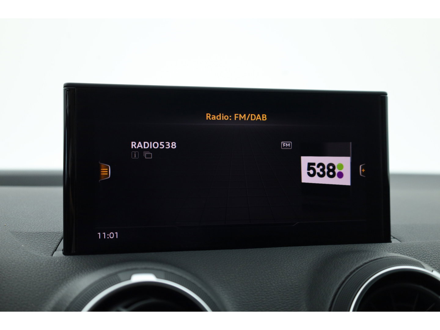 Audi Q2 30 TFSI Business Line | RIJKLAAR!! | Adapt. Cruise | Navi By App | CarPlay | Cruise | Stoelverw. | Camera | Airco