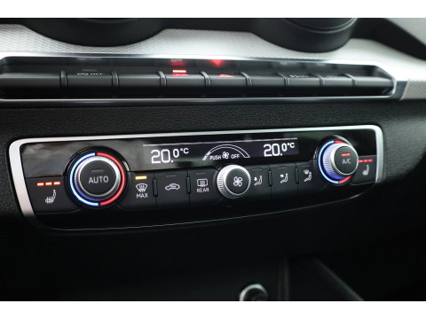 Audi Q2 30 TFSI Business Line | RIJKLAAR!! | Adapt. Cruise | Navi By App | CarPlay | Cruise | Stoelverw. | Camera | Airco