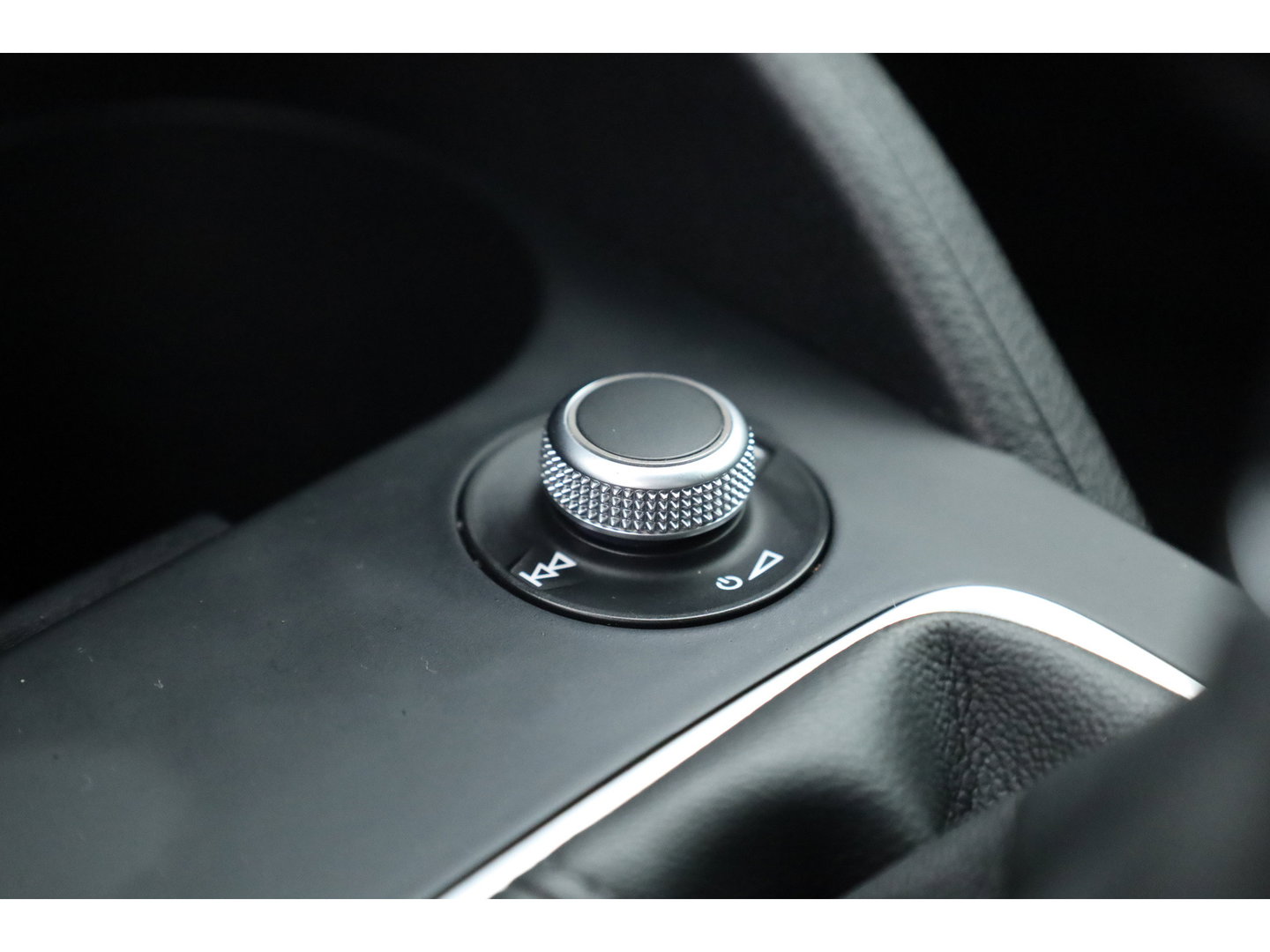 Audi Q2 30 TFSI Business Line | RIJKLAAR!! | Adapt. Cruise | Navi By App | CarPlay | Cruise | Stoelverw. | Camera | Airco