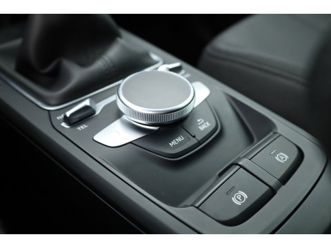Audi Q2 30 TFSI Business Line | RIJKLAAR!! | Adapt. Cruise | Navi By App | CarPlay | Cruise | Stoelverw. | Camera | Airco
