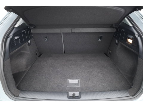 Audi Q2 30 TFSI Business Line | RIJKLAAR!! | Adapt. Cruise | Navi By App | CarPlay | Cruise | Stoelverw. | Camera | Airco