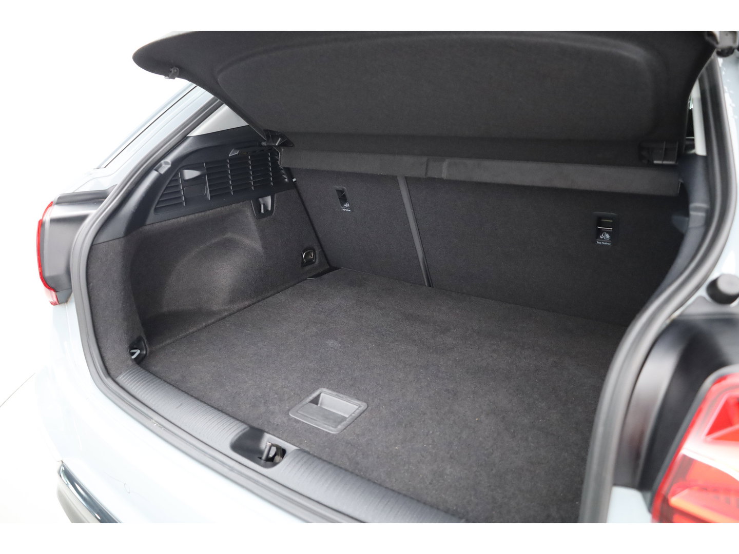 Audi Q2 30 TFSI Business Line | RIJKLAAR!! | Adapt. Cruise | Navi By App | CarPlay | Cruise | Stoelverw. | Camera | Airco
