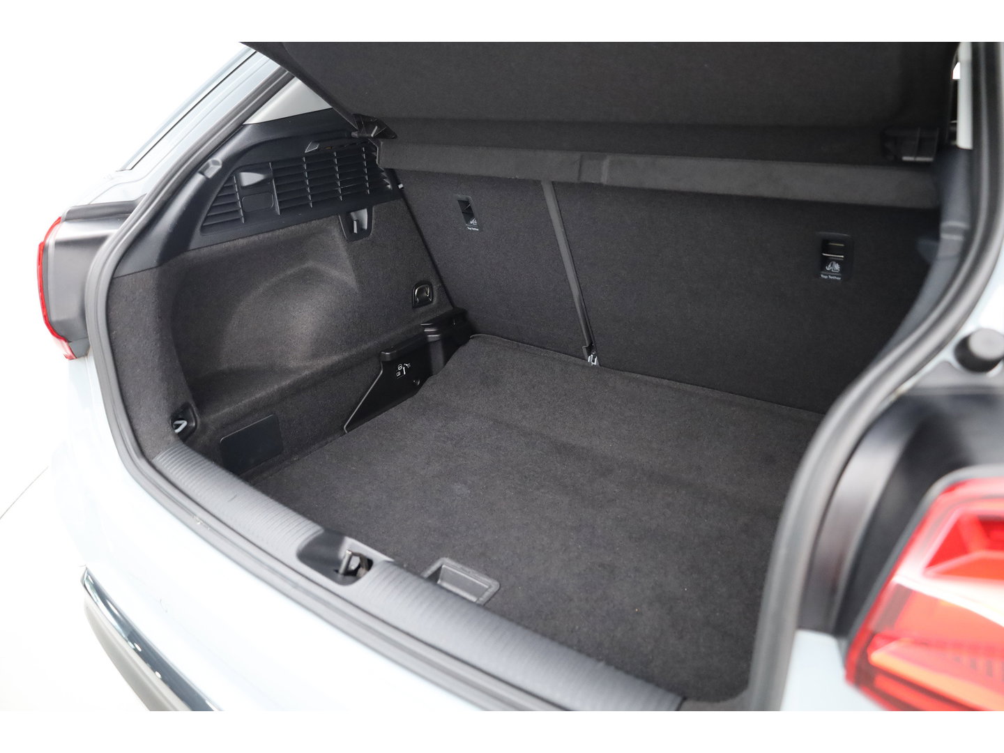 Audi Q2 30 TFSI Business Line | RIJKLAAR!! | Adapt. Cruise | Navi By App | CarPlay | Cruise | Stoelverw. | Camera | Airco