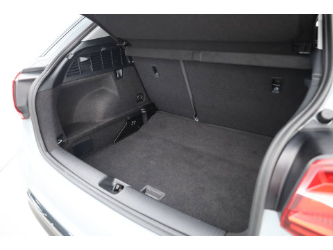 Audi Q2 30 TFSI Business Line | RIJKLAAR!! | Adapt. Cruise | Navi By App | CarPlay | Cruise | Stoelverw. | Camera | Airco