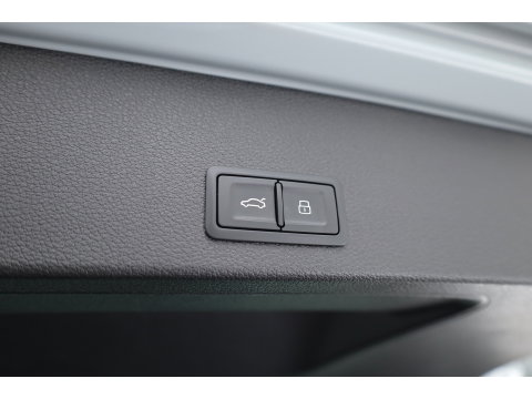 Audi Q2 30 TFSI Business Line | RIJKLAAR!! | Adapt. Cruise | Navi By App | CarPlay | Cruise | Stoelverw. | Camera | Airco