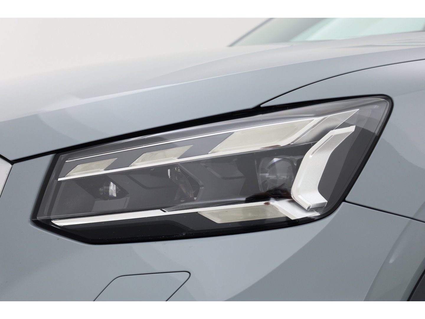 Audi Q2 30 TFSI Business Line | RIJKLAAR!! | Adapt. Cruise | Navi By App | CarPlay | Cruise | Stoelverw. | Camera | Airco