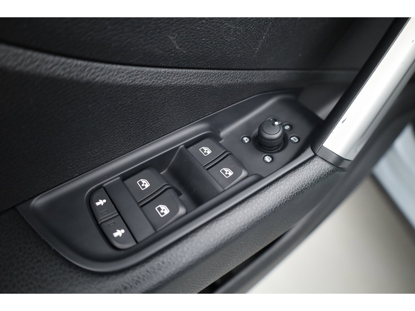 Audi Q2 30 TFSI Business Line | RIJKLAAR!! | Adapt. Cruise | Navi By App | CarPlay | Cruise | Stoelverw. | Camera | Airco