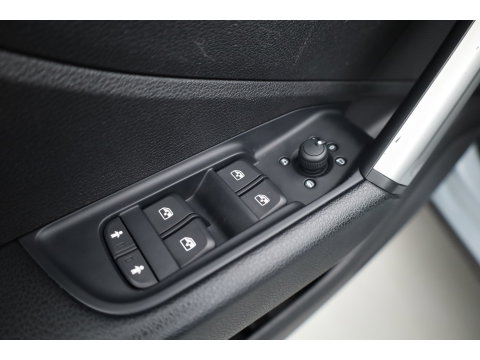 Audi Q2 30 TFSI Business Line | RIJKLAAR!! | Adapt. Cruise | Navi By App | CarPlay | Cruise | Stoelverw. | Camera | Airco
