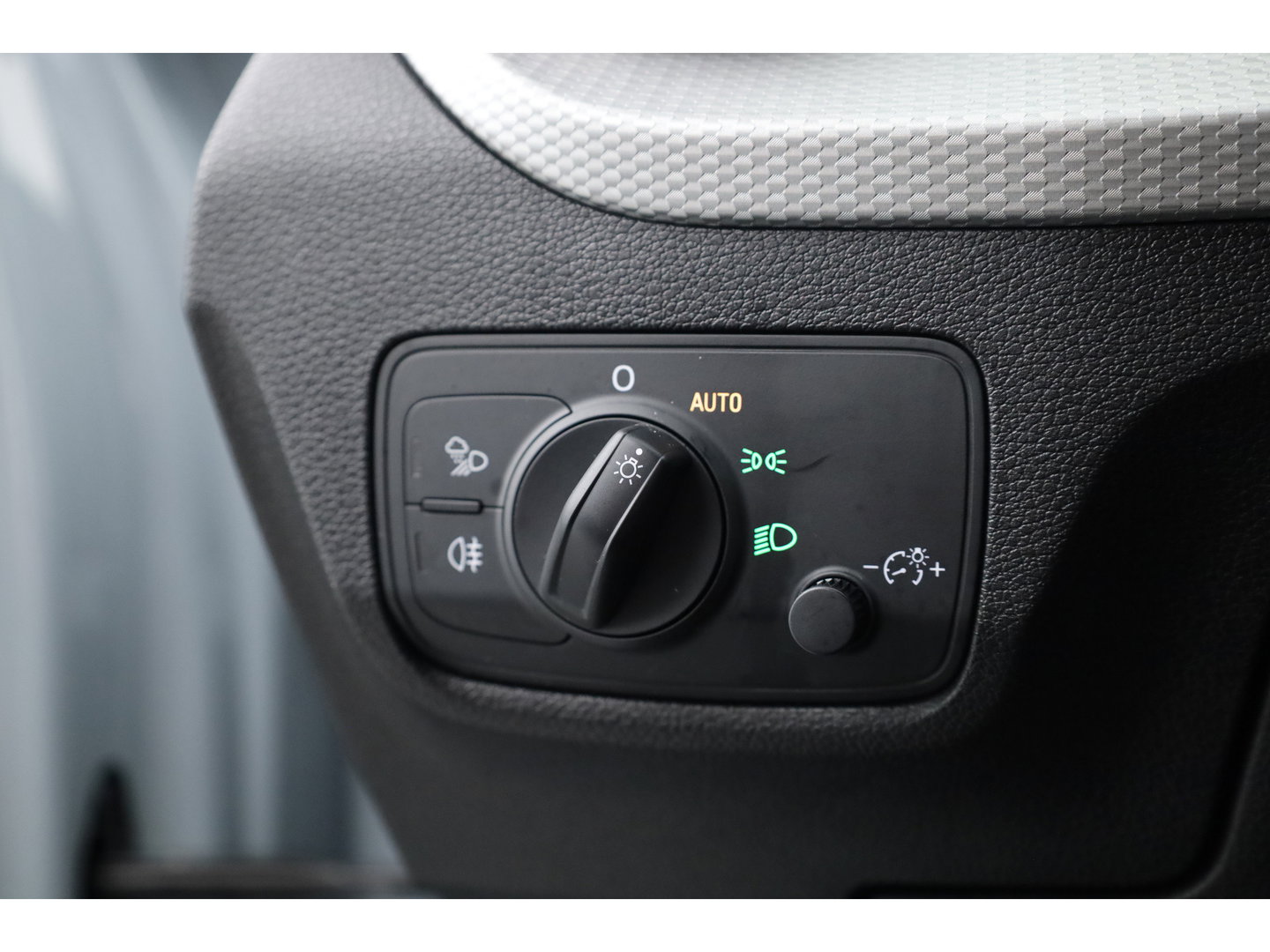 Audi Q2 30 TFSI Business Line | RIJKLAAR!! | Adapt. Cruise | Navi By App | CarPlay | Cruise | Stoelverw. | Camera | Airco