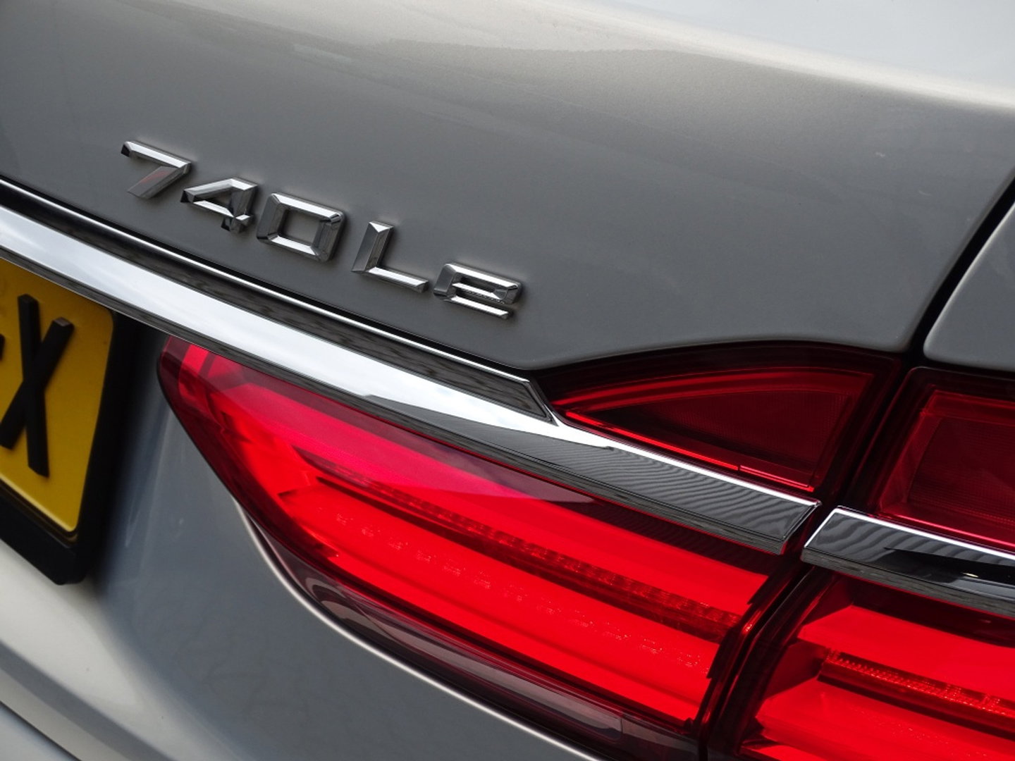 BMW 7 Serie 740e Lang 326PK / VIP / Bowers & Wilkins / Skylounge / *NAP*