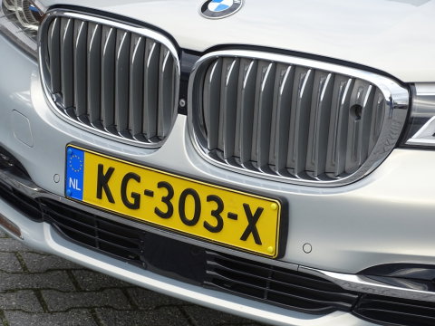 BMW 7 Serie 740e Lang 326PK / VIP / Bowers & Wilkins / Skylounge / *NAP*