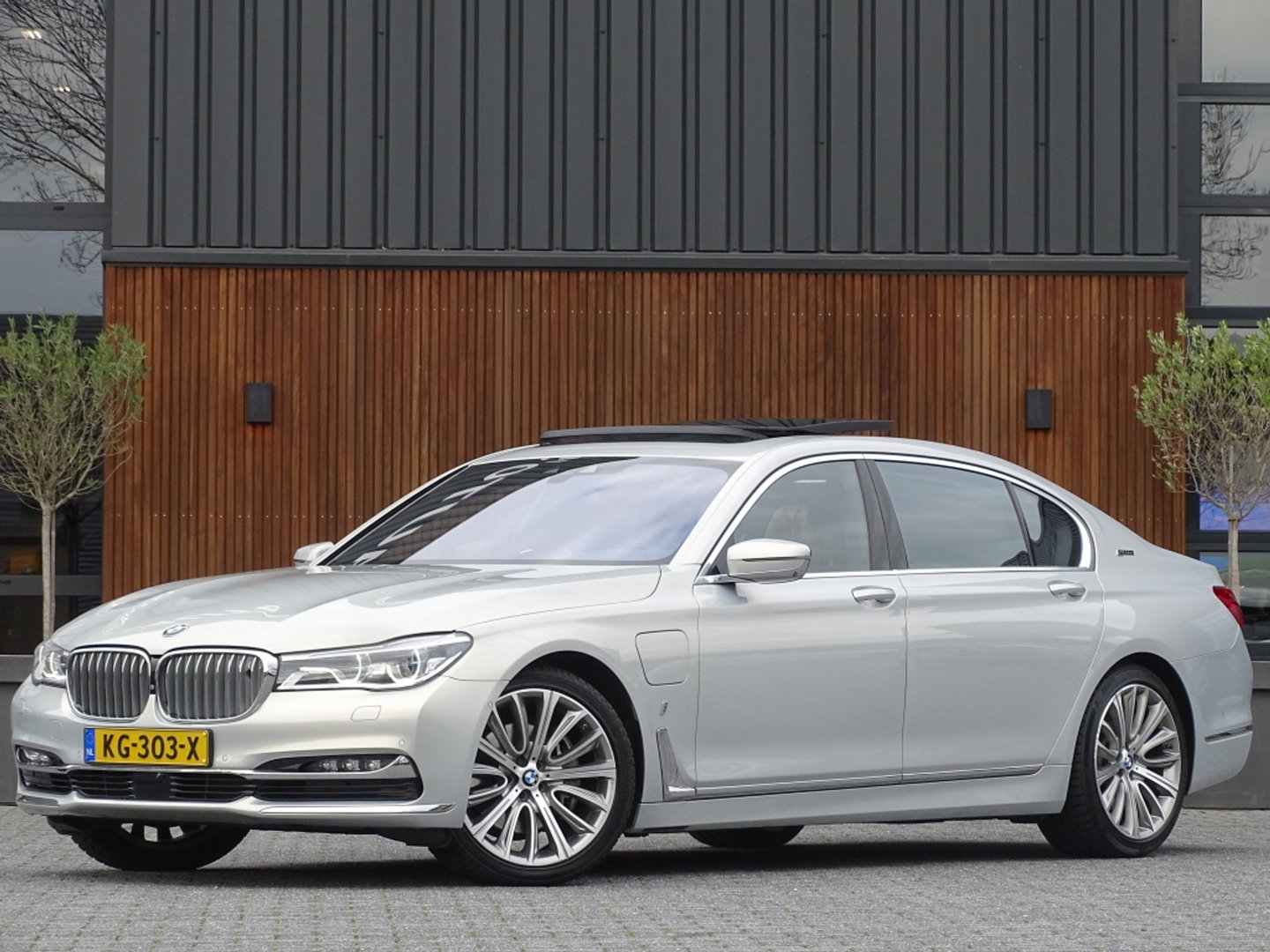 BMW 7 Serie 740e Lang 326PK / VIP / Bowers & Wilkins / Skylounge / *NAP*