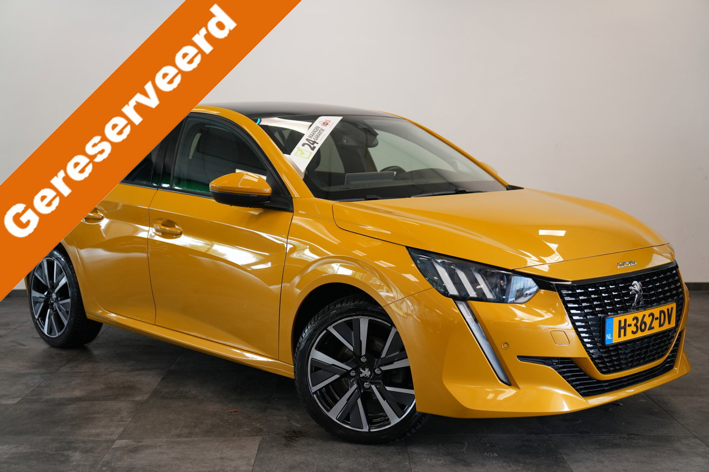 Peugeot 208 1.2 PureTech Allure Panoramadak Navigatie Full-led 24 Maanden garantie* (Vraag naar de voorwaarden)