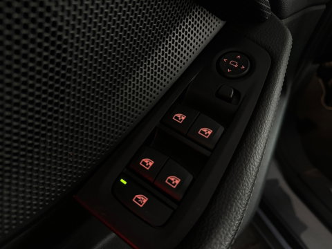 BMW 1-serie 120i High Executive Pano|Stoelverwarming|Cruise Control