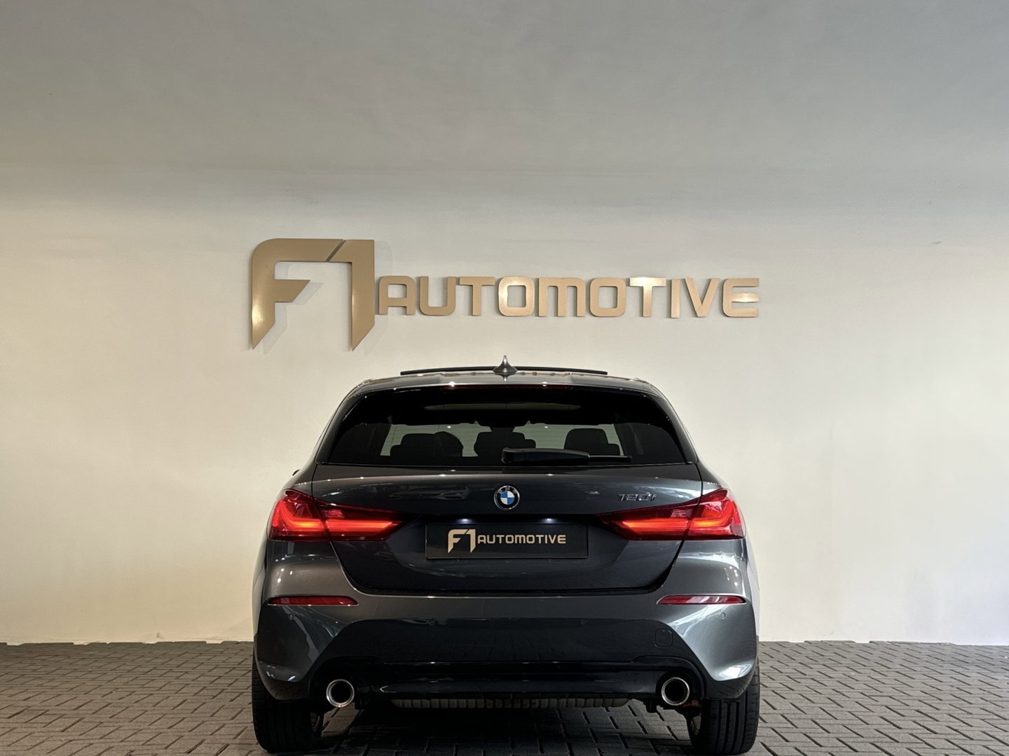 BMW 1-serie 120i High Executive Pano|Stoelverwarming|Cruise Control