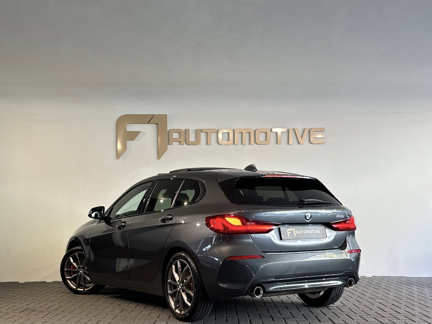 BMW 1-serie 120i High Executive Pano|Stoelverwarming|Cruise Control