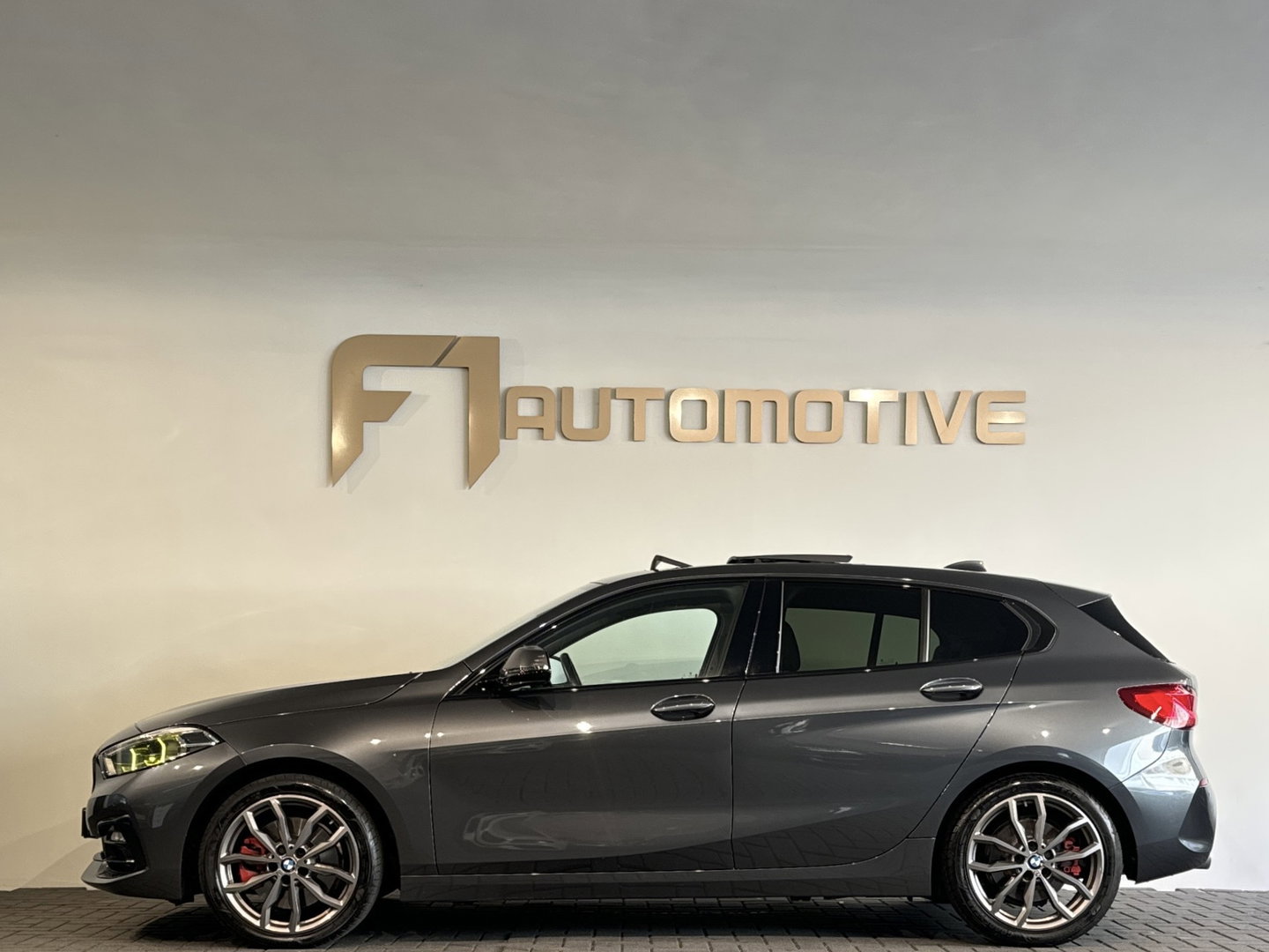 BMW 1-serie 120i High Executive Pano|Stoelverwarming|Cruise Control