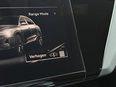 Audi Q8 e-tron 50 quattro Advanced Edition 95 kWh | Head-Up Display | Elektrische Stoelen + Geheugen | Apple Carplay | Android Auto | Luchtvering | Adaptieve Cruise Control | Navigatie | Stoelverwarming |