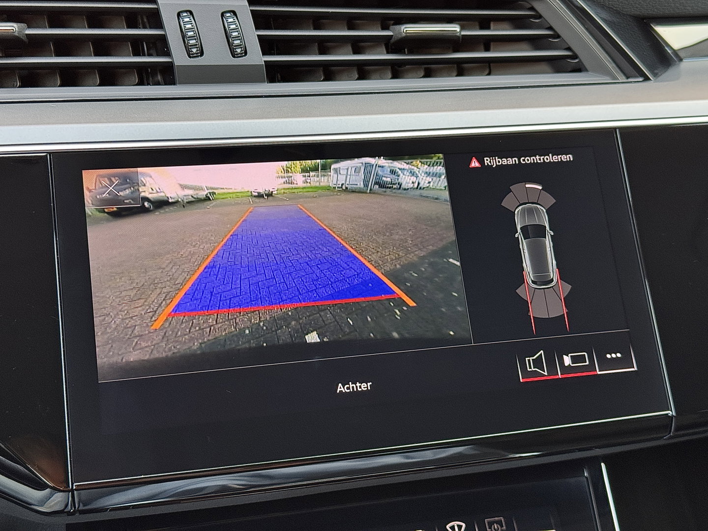 Audi Q8 e-tron 50 quattro Advanced Edition 95 kWh | Head-Up Display | Elektrische Stoelen + Geheugen | Apple Carplay | Android Auto | Luchtvering | Adaptieve Cruise Control | Navigatie | Stoelverwarming |