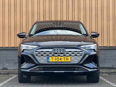 Audi Q8 e-tron 50 quattro Advanced Edition 95 kWh | Head-Up Display | Elektrische Stoelen + Geheugen | Apple Carplay | Android Auto | Luchtvering | Adaptieve Cruise Control | Navigatie | Stoelverwarming |