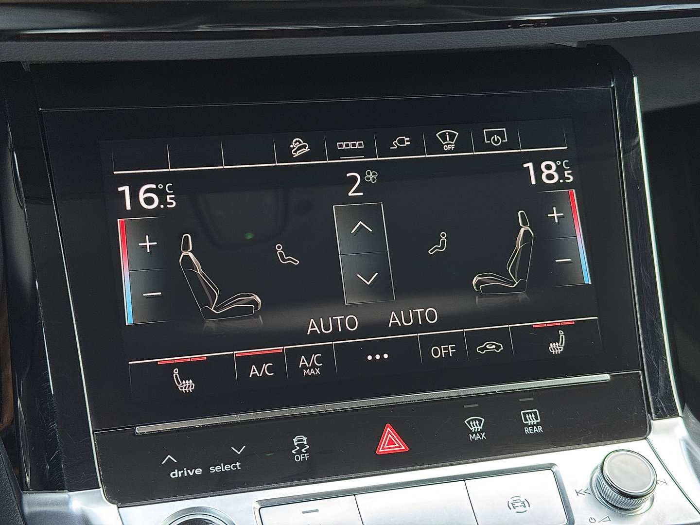 Audi Q8 e-tron 50 quattro Advanced Edition 95 kWh | Head-Up Display | Elektrische Stoelen + Geheugen | Apple Carplay | Android Auto | Luchtvering | Adaptieve Cruise Control | Navigatie | Stoelverwarming |