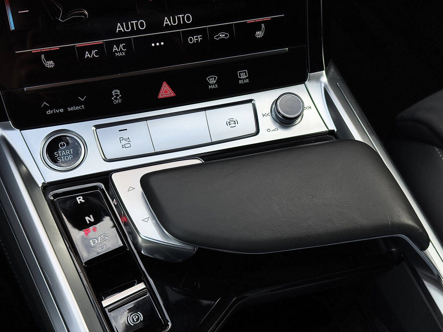 Audi Q8 e-tron 50 quattro Advanced Edition 95 kWh | Head-Up Display | Elektrische Stoelen + Geheugen | Apple Carplay | Android Auto | Luchtvering | Adaptieve Cruise Control | Navigatie | Stoelverwarming |