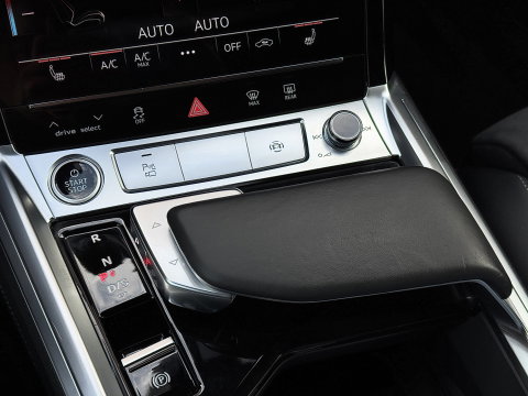 Audi Q8 e-tron 50 quattro Advanced Edition 95 kWh | Head-Up Display | Elektrische Stoelen + Geheugen | Apple Carplay | Android Auto | Luchtvering | Adaptieve Cruise Control | Navigatie | Stoelverwarming |