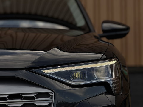 Audi Q8 e-tron 50 quattro Advanced Edition 95 kWh | Head-Up Display | Elektrische Stoelen + Geheugen | Apple Carplay | Android Auto | Luchtvering | Adaptieve Cruise Control | Navigatie | Stoelverwarming |