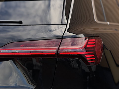 Audi Q8 e-tron 50 quattro Advanced Edition 95 kWh | Head-Up Display | Elektrische Stoelen + Geheugen | Apple Carplay | Android Auto | Luchtvering | Adaptieve Cruise Control | Navigatie | Stoelverwarming |