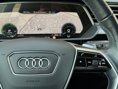 Audi Q8 e-tron 50 quattro Advanced Edition 95 kWh | Head-Up Display | Elektrische Stoelen + Geheugen | Apple Carplay | Android Auto | Luchtvering | Adaptieve Cruise Control | Navigatie | Stoelverwarming |
