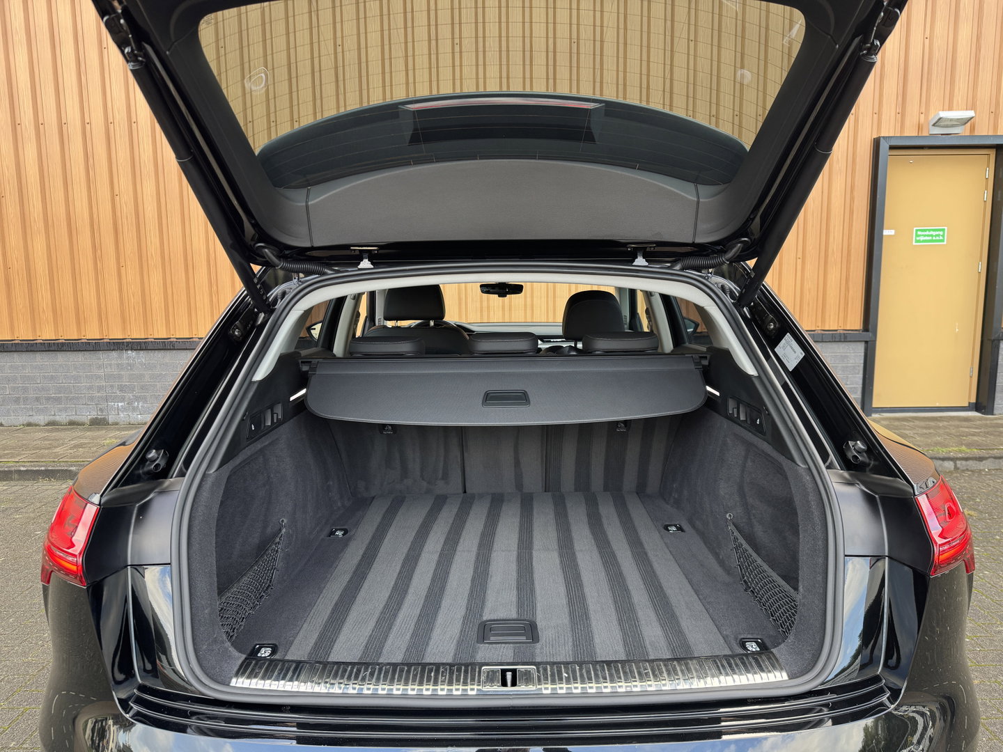 Audi Q8 e-tron 50 quattro Advanced Edition 95 kWh | Head-Up Display | Elektrische Stoelen + Geheugen | Apple Carplay | Android Auto | Luchtvering | Adaptieve Cruise Control | Navigatie | Stoelverwarming |