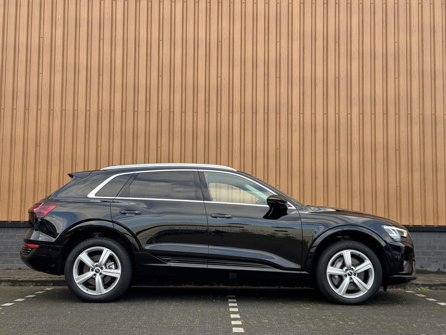 Audi Q8 e-tron 50 quattro Advanced Edition 95 kWh | Head-Up Display | Elektrische Stoelen + Geheugen | Apple Carplay | Android Auto | Luchtvering | Adaptieve Cruise Control | Navigatie | Stoelverwarming |