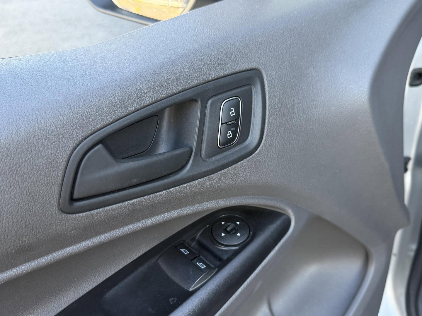 Ford Transit Connect 1.5 EcoBlue L2 Trend AIRCO / CRUISE CONTROLE / CARPLAY / STOELVERWARMING / LEES TEKST