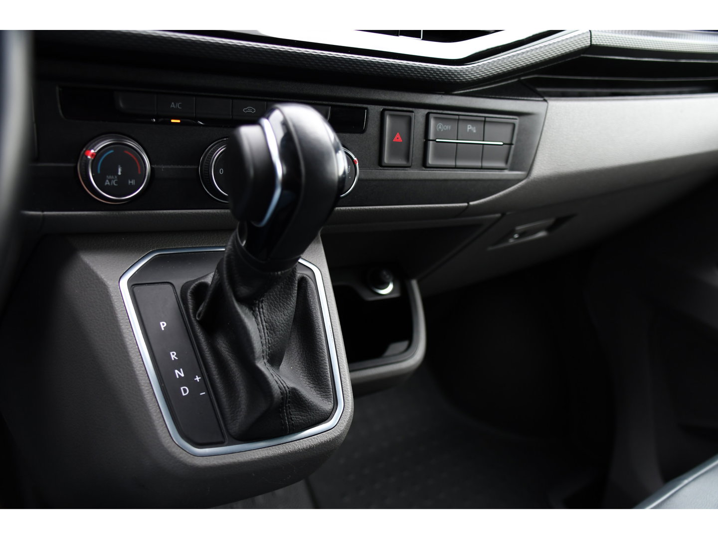 Volkswagen Transporter 2.0 TDI L1H1 30 Bulli 4Motion Virtual, Camera, Cruise, LED, 150pk, Automaat, 4x4, Carplay, Multimedia, Sensoren, Uniek!