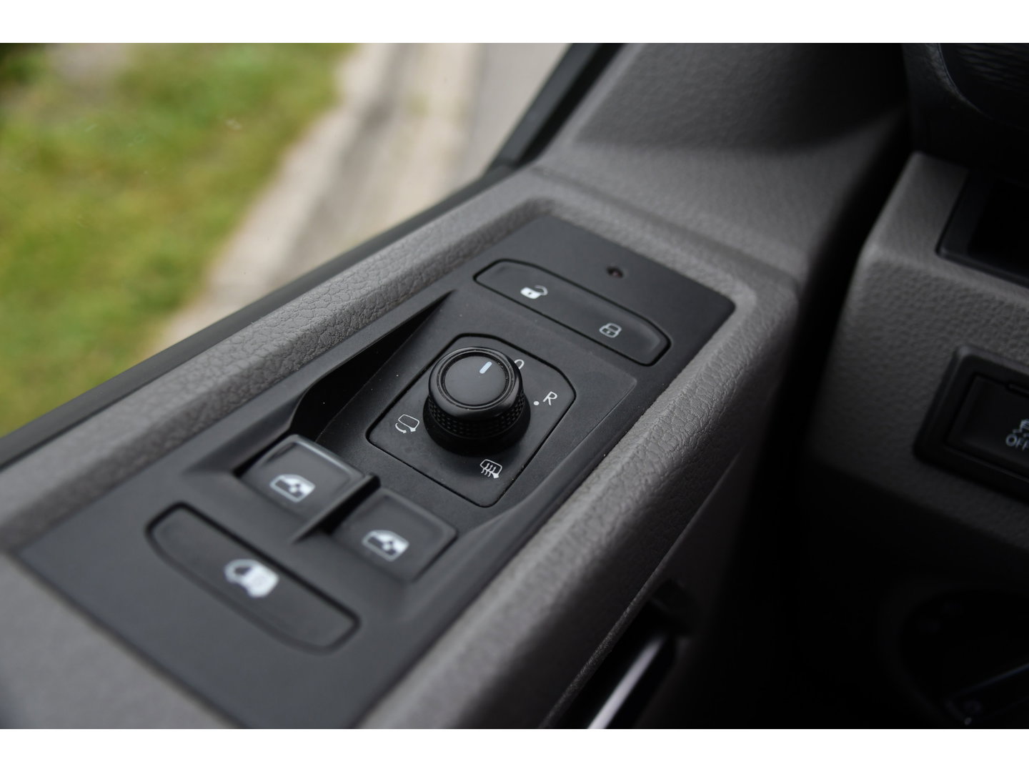 Volkswagen Transporter 2.0 TDI L1H1 30 Bulli 4Motion Virtual, Camera, Cruise, LED, 150pk, Automaat, 4x4, Carplay, Multimedia, Sensoren, Uniek!