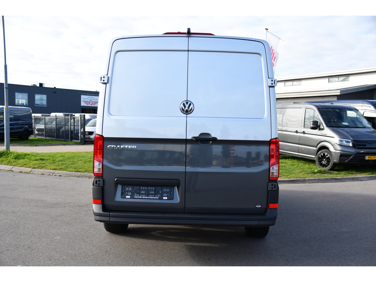 Volkswagen Crafter 35 2.0 TDI L3H2 PB Edition Adaptieve Cruise, Camera, Carplay, LED, Stoelverwarming, 177pk, Automaat, Multimedia,  Voorruit verwarming, Uniek!