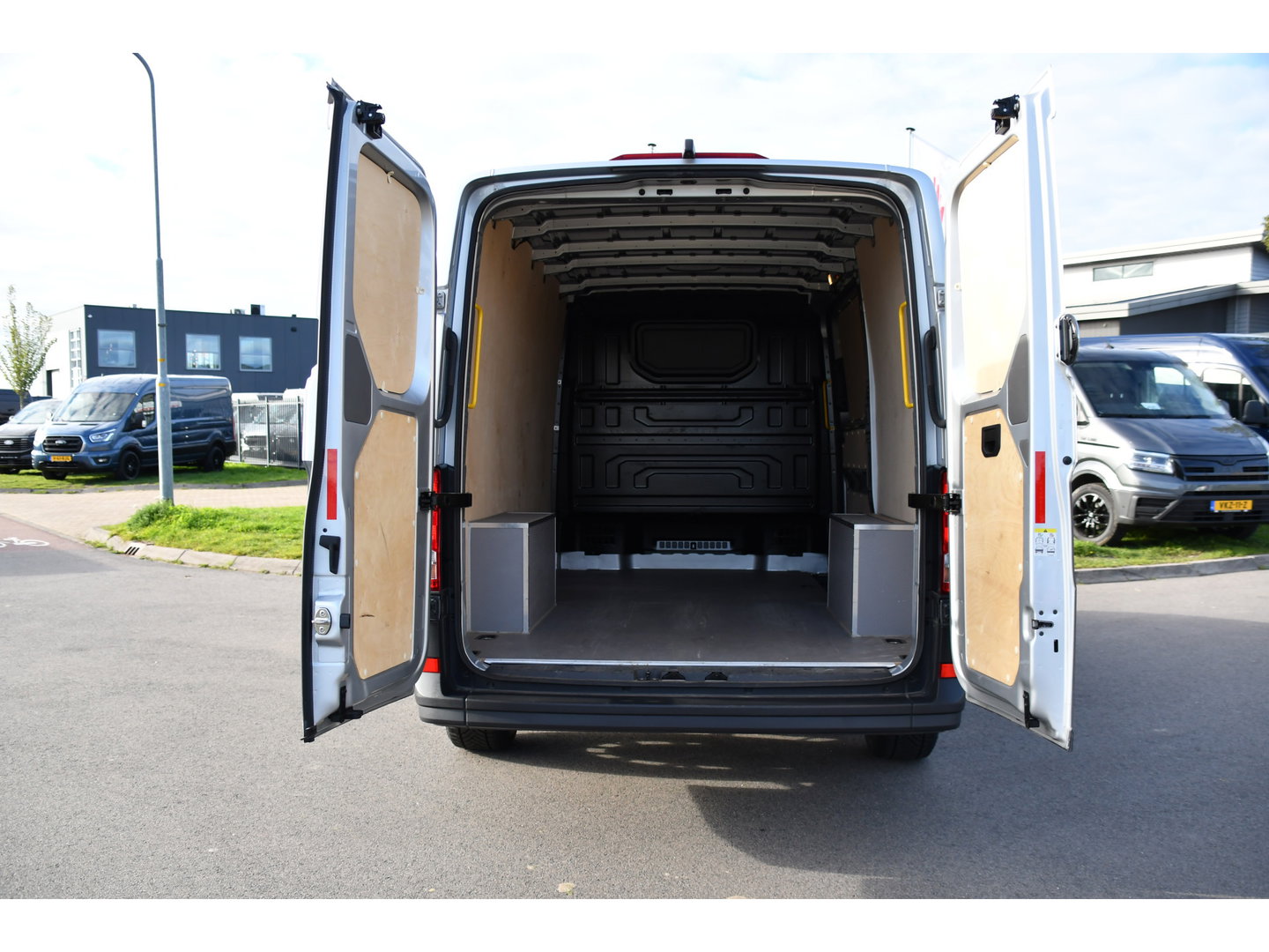 Volkswagen Crafter 35 2.0 TDI L3H2 PB Edition Adaptieve Cruise, Camera, Carplay, LED, Stoelverwarming, 177pk, Automaat, Multimedia,  Voorruit verwarming, Uniek!