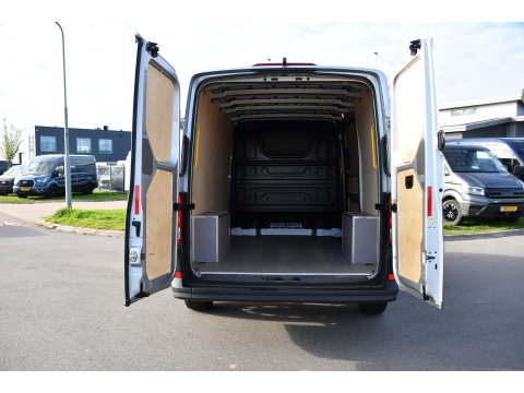 Volkswagen Crafter 35 2.0 TDI L3H2 PB Edition Adaptieve Cruise, Camera, Carplay, LED, Stoelverwarming, 177pk, Automaat, Multimedia,  Voorruit verwarming, Uniek!
