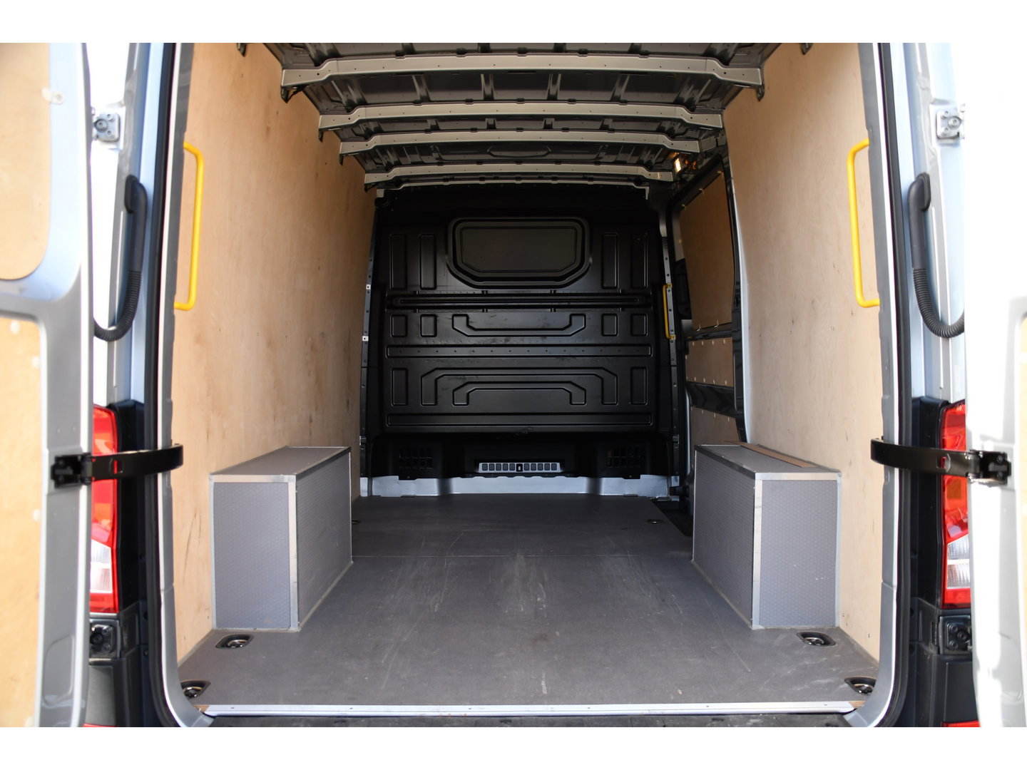 Volkswagen Crafter 35 2.0 TDI L3H2 PB Edition Adaptieve Cruise, Camera, Carplay, LED, Stoelverwarming, 177pk, Automaat, Multimedia,  Voorruit verwarming, Uniek!