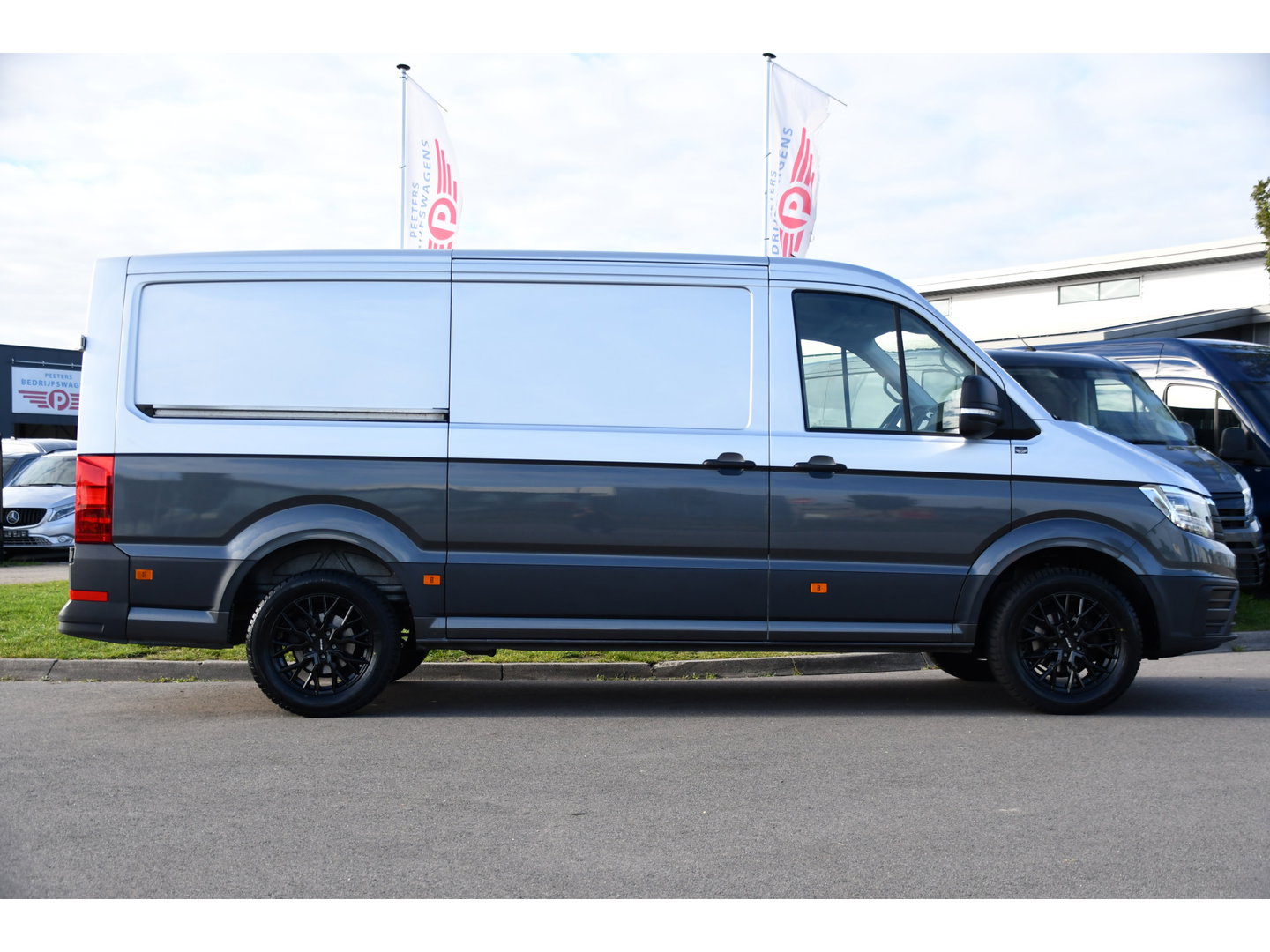 Volkswagen Crafter 35 2.0 TDI L3H2 PB Edition Adaptieve Cruise, Camera, Carplay, LED, Stoelverwarming, 177pk, Automaat, Multimedia,  Voorruit verwarming, Uniek!
