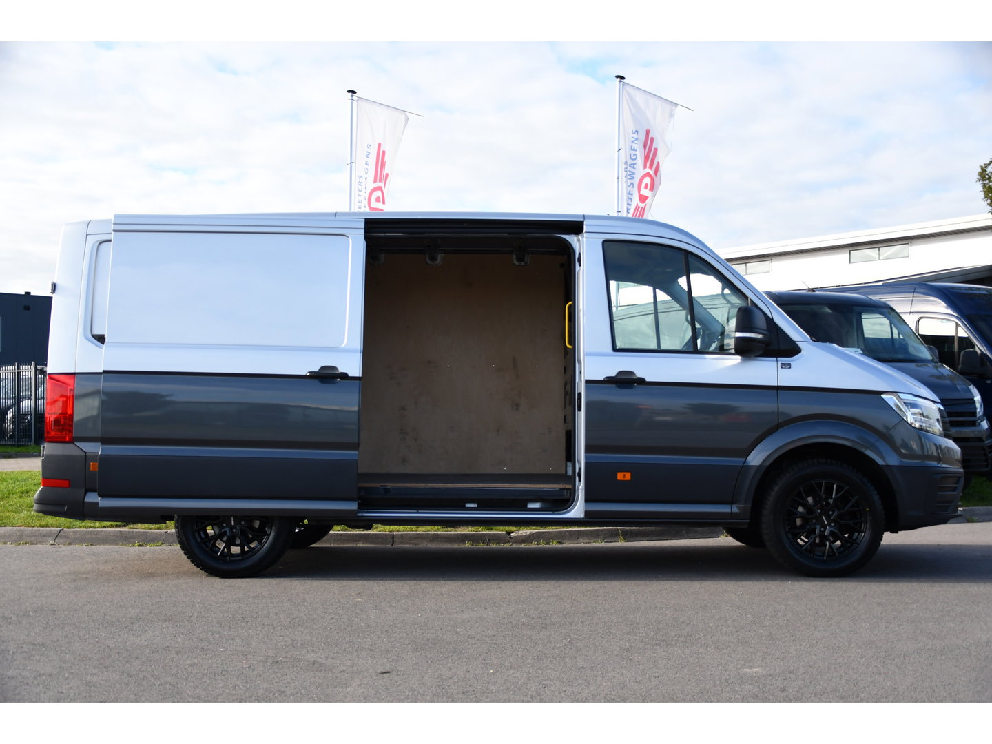 Volkswagen Crafter 35 2.0 TDI L3H2 PB Edition Adaptieve Cruise, Camera, Carplay, LED, Stoelverwarming, 177pk, Automaat, Multimedia,  Voorruit verwarming, Uniek!