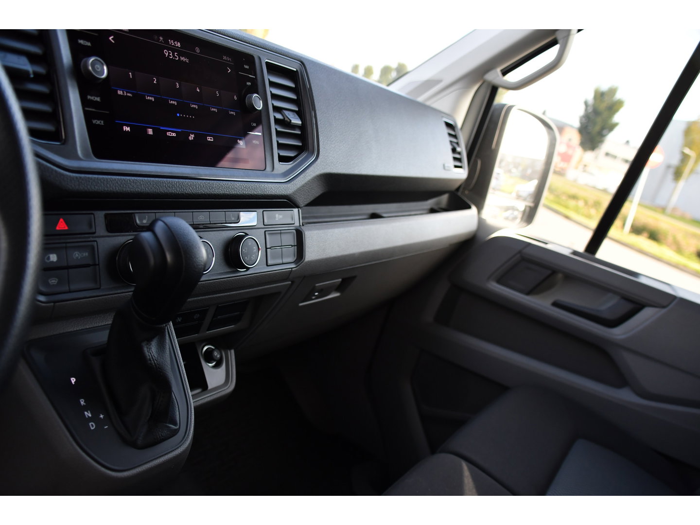 Volkswagen Crafter 35 2.0 TDI L3H2 PB Edition Adaptieve Cruise, Camera, Carplay, LED, Stoelverwarming, 177pk, Automaat, Multimedia,  Voorruit verwarming, Uniek!