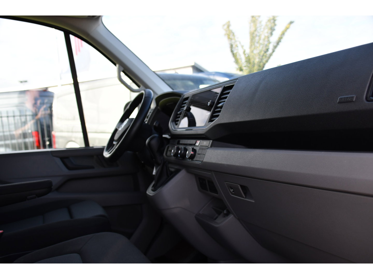 Volkswagen Crafter 35 2.0 TDI L3H2 PB Edition Adaptieve Cruise, Camera, Carplay, LED, Stoelverwarming, 177pk, Automaat, Multimedia,  Voorruit verwarming, Uniek!