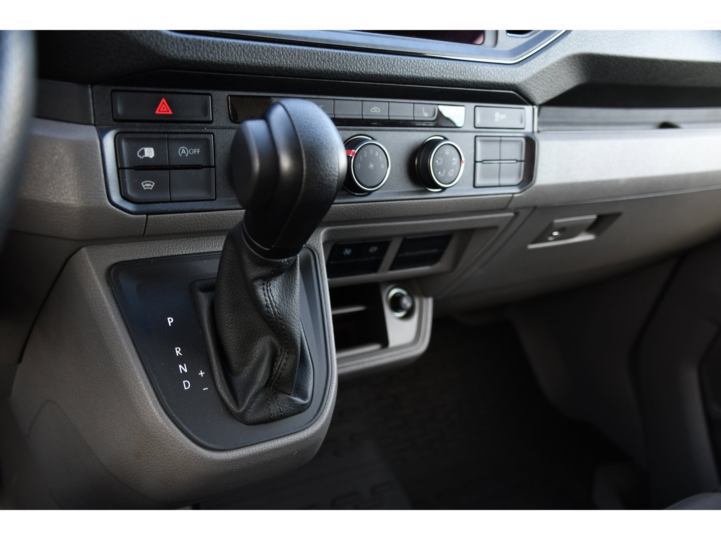 Volkswagen Crafter 35 2.0 TDI L3H2 PB Edition Adaptieve Cruise, Camera, Carplay, LED, Stoelverwarming, 177pk, Automaat, Multimedia,  Voorruit verwarming, Uniek!