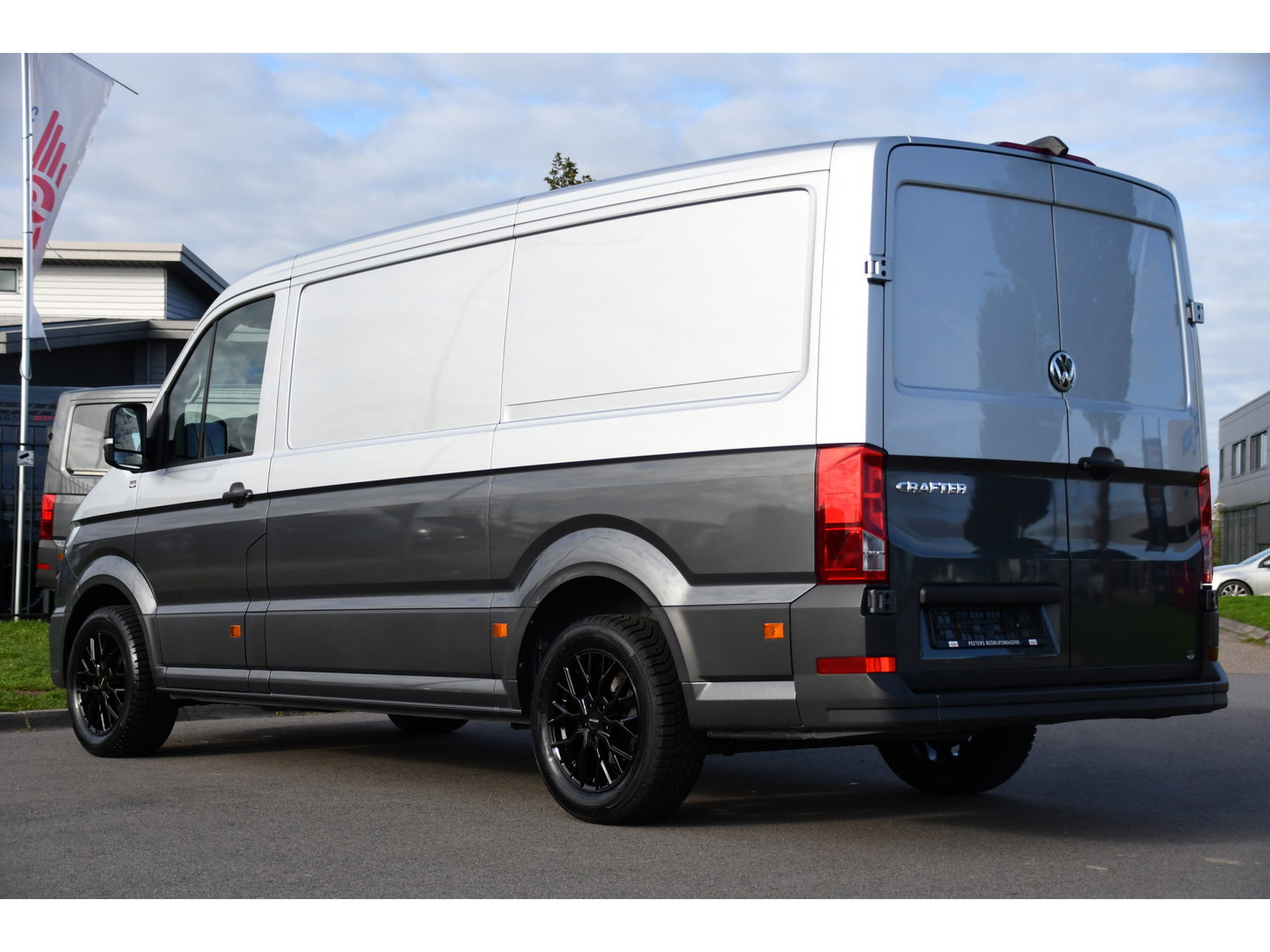 Volkswagen Crafter 35 2.0 TDI L3H2 PB Edition Adaptieve Cruise, Camera, Carplay, LED, Stoelverwarming, 177pk, Automaat, Multimedia,  Voorruit verwarming, Uniek!