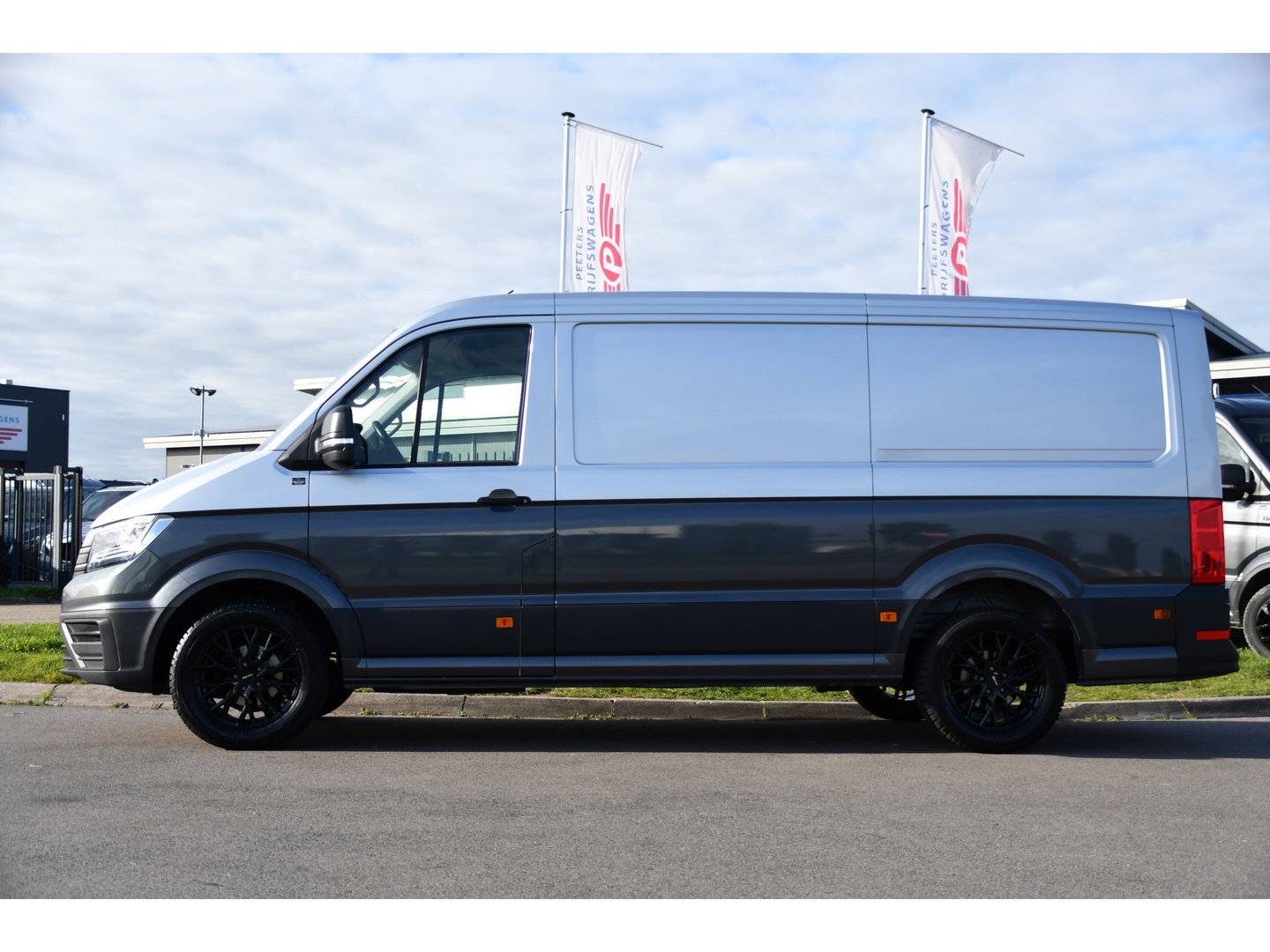Volkswagen Crafter 35 2.0 TDI L3H2 PB Edition Adaptieve Cruise, Camera, Carplay, LED, Stoelverwarming, 177pk, Automaat, Multimedia,  Voorruit verwarming, Uniek!