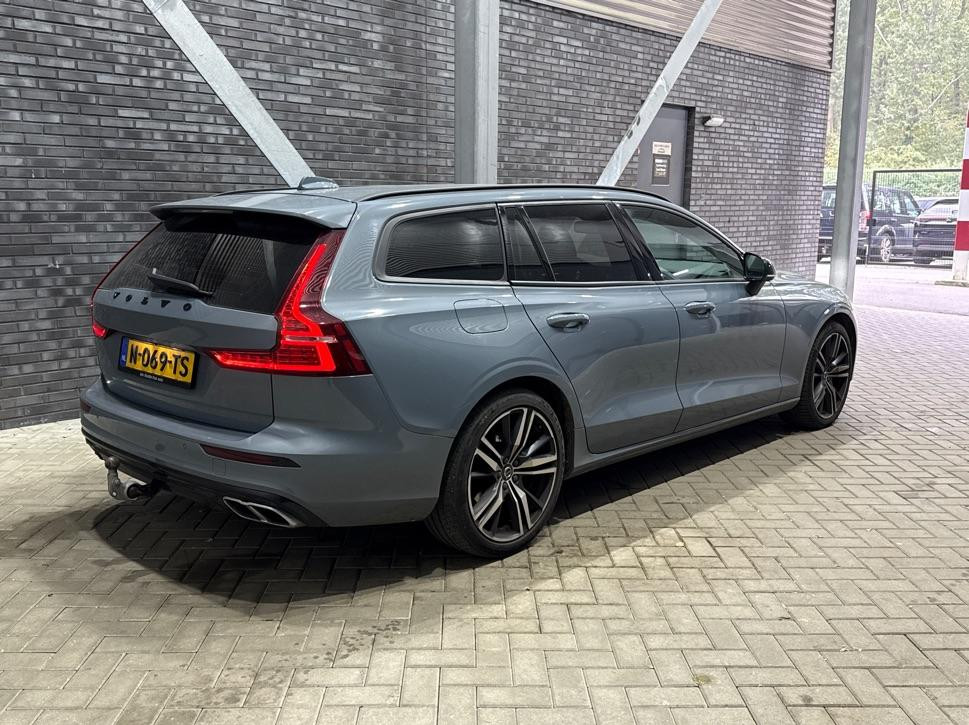 Volvo V60 2.0 B3 Momentum Advantage | Trekhaak | Camera | Cruise Control | Navigatie | Verwarmbare Voorruit | 19 Inch
