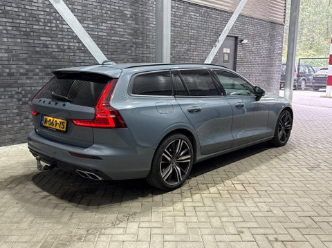 Volvo V60 2.0 B3 Momentum Advantage | Trekhaak | Camera | Cruise Control | Navigatie | Verwarmbare Voorruit | 19 Inch